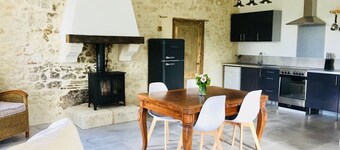 Prachtig gerestaureerd huis met 2 slaapkamers met privé zwembad en barbecue.