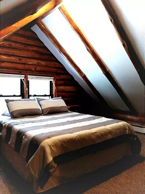 4 bedrooms, free WiFi, bed sheets - Private Brook Side Log Cabin on Tenney Mountain (Plymouth)