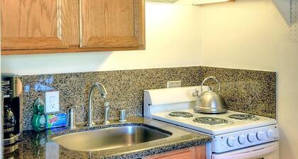 Loft Condo A209: ssä on kaksi tasoa, joissa on avoin tila (ei makuuhuoneita)