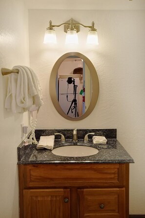 Dusch, hårtork och handdukar