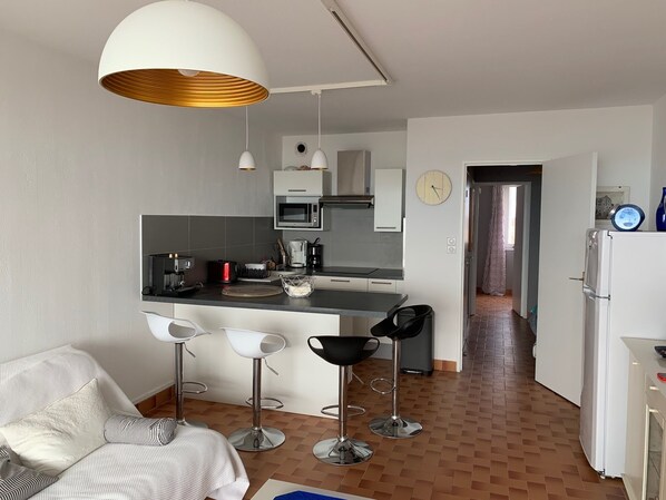 Fridge, microwave, dishwasher, coffee/tea maker