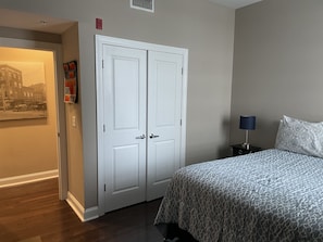 2 bedrooms, iron/ironing board, free WiFi, bed sheets