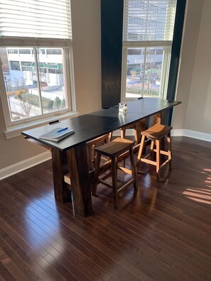 Dining - "Market View" 2Br, 2ba, Best view of the Market Square, Great Location (Knoxville)