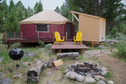 Yurt Next to Clarks Fork of the Yellowstone River, 30 Minutes from Yellowstone