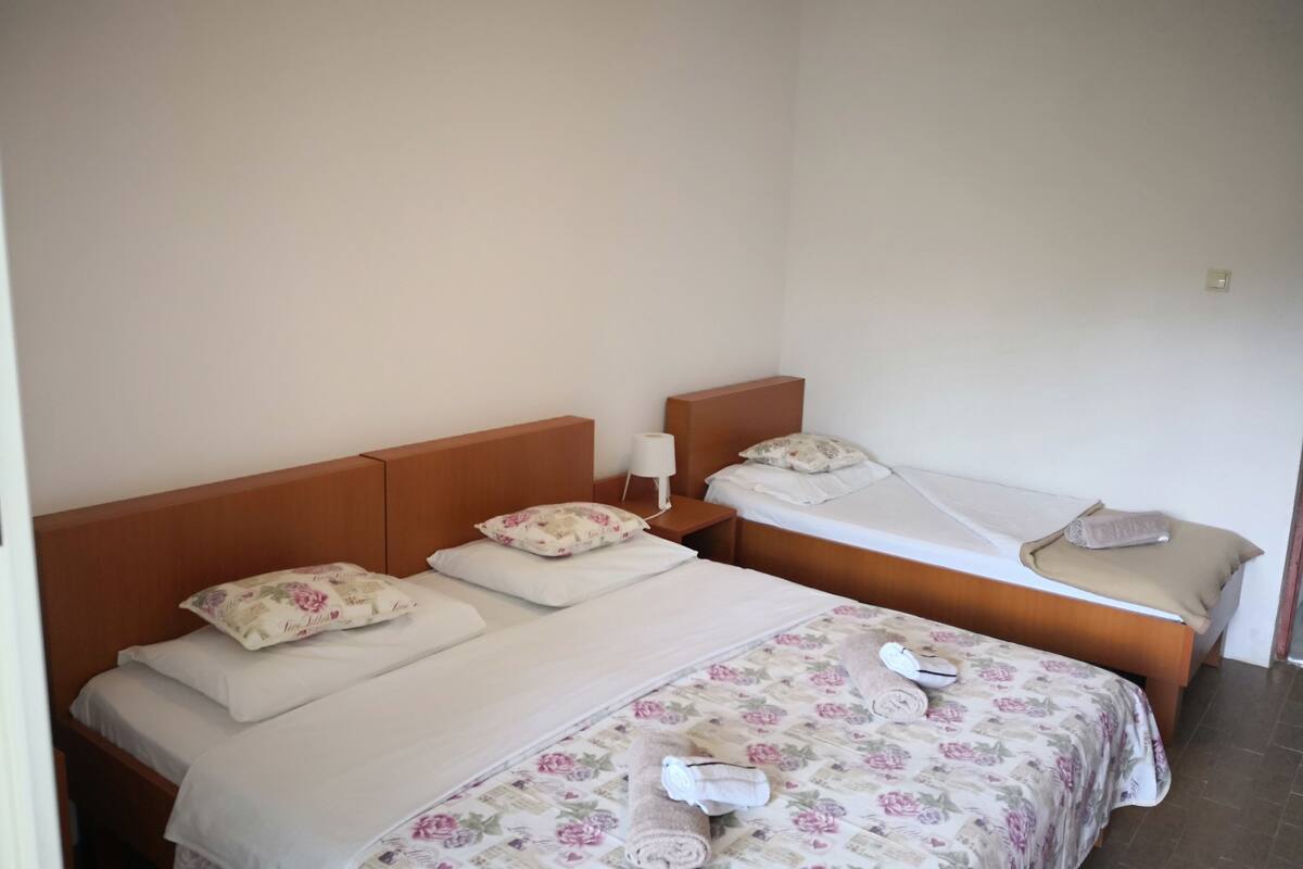 Departamento clásico | Decoración personalizada, muebles diferentes y wifi gratis