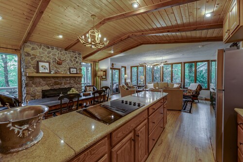 Tally-Ho, hyvin varusteltu mökki kävelymatkan päässä keskustasta!