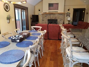 Dining - Beautiful Bolton Landing Home in a private association with PRIVATE BEACH! (Bolton)