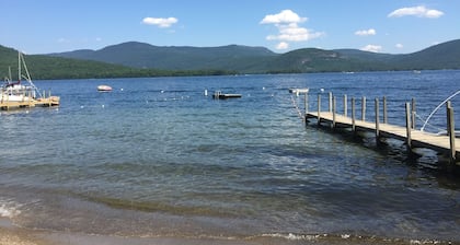 Hermosa casa en Bolton Landing, en el lago George!1ª VEZ LISTADA! ¡Playa privada!