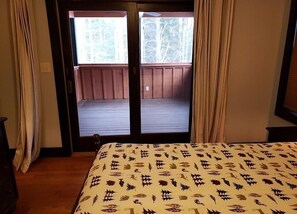 4 bedrooms, iron/ironing board, travel crib, free WiFi