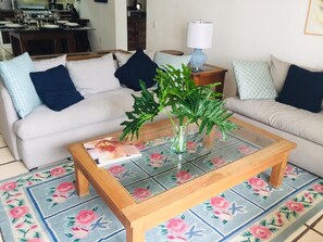 TV - - Best vacation rental location | Coco tropical condo - (Zona Hotelera Nte.)