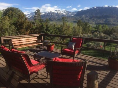 Green Creek Retreat- Pet Friendly Family Retreat, On the Way to Yellowstone!