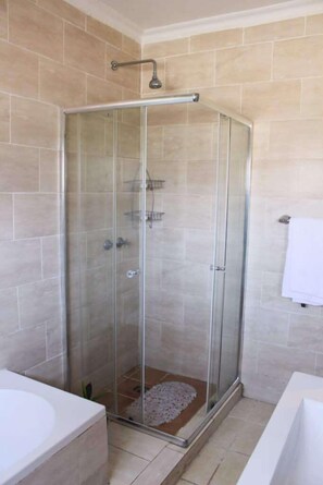 Business Apartment, Berbilang Katil, Non Smoking, Kitchen | Bilik Mandi | Gabungan pancuran/tab mandi, hulu semburan hidrourut, pengering rambut 