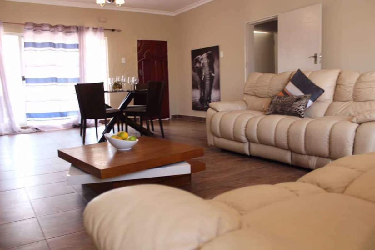 Business Apartment, Multiple Beds, Non Smoking, Kitchen | Living room | Flat-screen TV