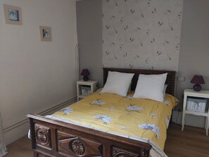 1 slaapkamer, een strijkplank/strijkijzer, reisbedje, gratis wifi