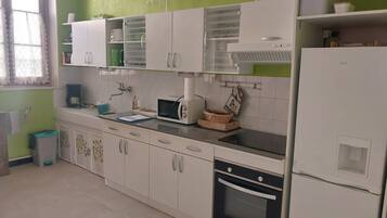 KylskÄp, mikrovÄgsugn, ugn och spishÀll