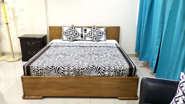 Comfort Suite, 1 King Bed | Desk, blackout curtains, free WiFi, bed sheets