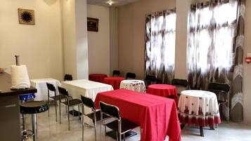 Tägliches kontinentales Frühstück (5000 XOF pro Person)