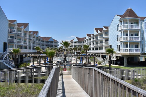 Don't Cross Seawall to Get to the Beach!!! 