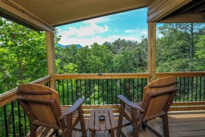 Property grounds - 4 bedroom loft Sleeps 16 just 2 miles from Downtown Pigeon Forge Theatre System and More (Sevierville)