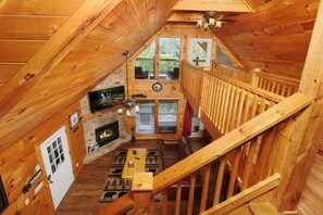 Interior - 4 bedroom loft Sleeps 16 just 2 miles from Downtown Pigeon Forge Theatre System and More (Sevierville)