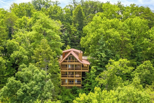 Pigeon Forge Log Cabin "Bearadise Mountain Lodge"