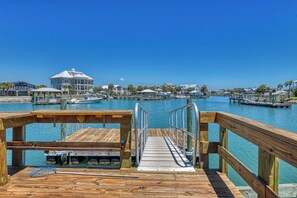 Property grounds - Pop's Place in the private gated community of Inlet Harbour (Garden City Beach)
