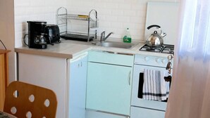 Coffee/tea maker, fridge, microwave, oven - Résidence Les Althéas - Apartment 2 (Villers-sur-Mer)