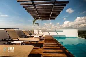 Outdoor pool - Sleeps 5.  Rooftop infinity pool, 2 bed, 2.5 baths, 2nd floor (Tulum)