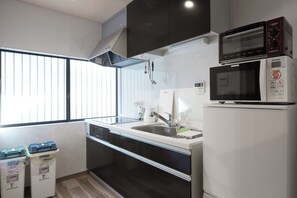 Private kitchen - Japanese Modern Townhouse in Gion with Floor Heat (Kyoto)