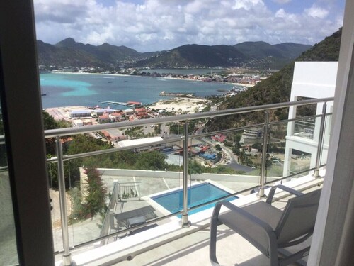 Beautiful home in paradise