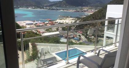 Beautiful home in paradise