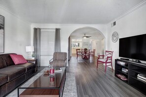 TV - The 1@ Mesquite-Refreshed 1ST FLR 2BR View Condo! (Palm Springs)