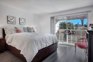 2 bedrooms, iron/ironing board, WiFi, bed sheets - The 1@ Mesquite-Refreshed 1ST FLR 2BR View Condo! (Palm Springs)