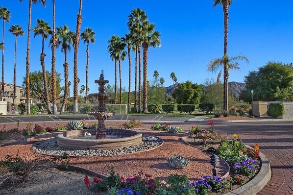 Property grounds - The 1@ Mesquite-Refreshed 1ST FLR 2BR View Condo! (Palm Springs)