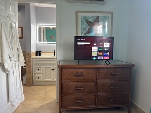 Interior - Newly renovated Oceanfront Townhouse with Stunning Views & Private Beach Access (George Town)