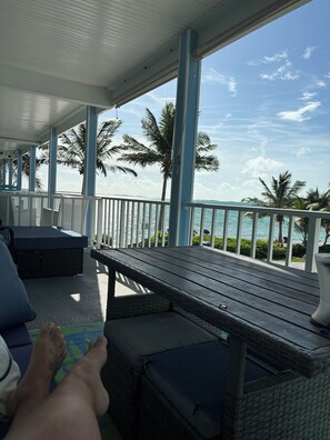 Property grounds - Newly renovated Oceanfront Townhouse with Stunning Views & Private Beach Access (George Town)