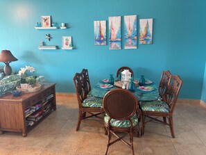 Dining - Newly renovated Oceanfront Townhouse with Stunning Views & Private Beach Access (George Town)