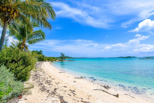 Newly renovated Oceanfront Townhouse with Stunning Views & Private Beach Access