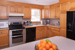 Fridge, oven, stovetop, dishwasher