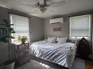 3 bedrooms, desk, iron/ironing board, travel cot