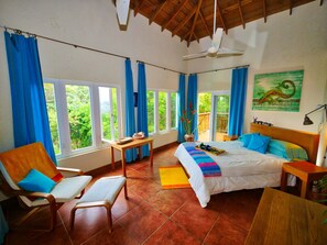 4 slaapkamers, reisbedje, wifi, beddengoed