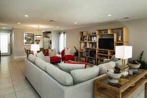 Smart TV, DVD player, books, stereo - Seapines, Golf view, 2 free bikes, Pet friendly (Hilton Head Island)