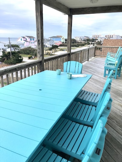 Ocean Views, Private Pool, sleeps 15, easy beach access, dog friendly