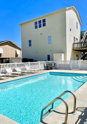 Outdoor pool - Ocean Views, Private Pool, sleeps 15, easy beach access, dog friendly (Emerald Isle)