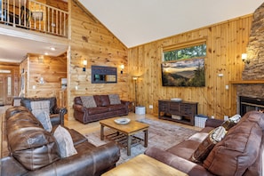 Smart TV, fireplace, video games, DVD player - AMAZING VIEWS overlooking Downtown Gatlinburg w/HOT TUB, Game Room, Fire Pit (Gatlinburg)