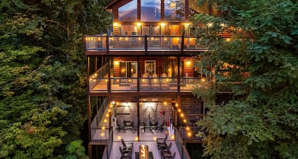 AMAZING VIEWS overlooking Downtown Gatlinburg w/HOT TUB, Game Room, Fire Pit