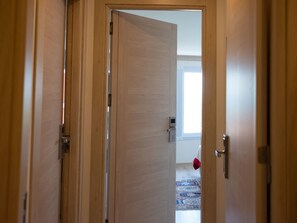 In-room safe, individually decorated, individually furnished, desk - The Laila Hotel (Istanbul)