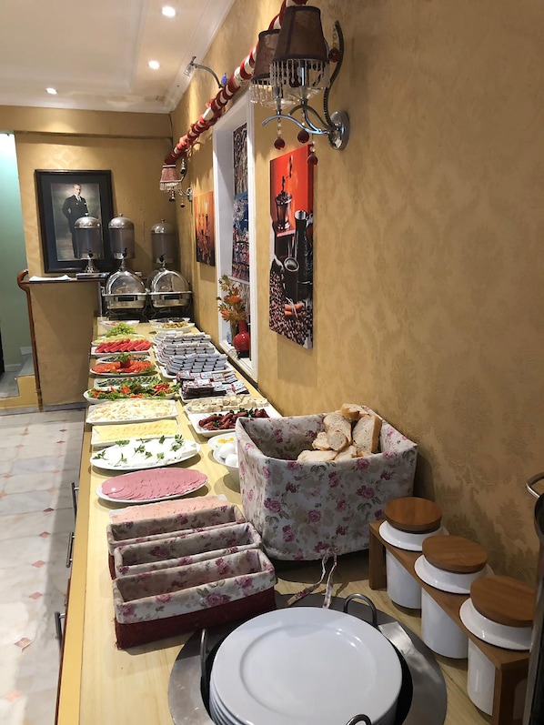 Frukostbuffé varje dag mot avgift