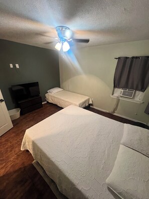 Iron/ironing board, free WiFi, bed sheets