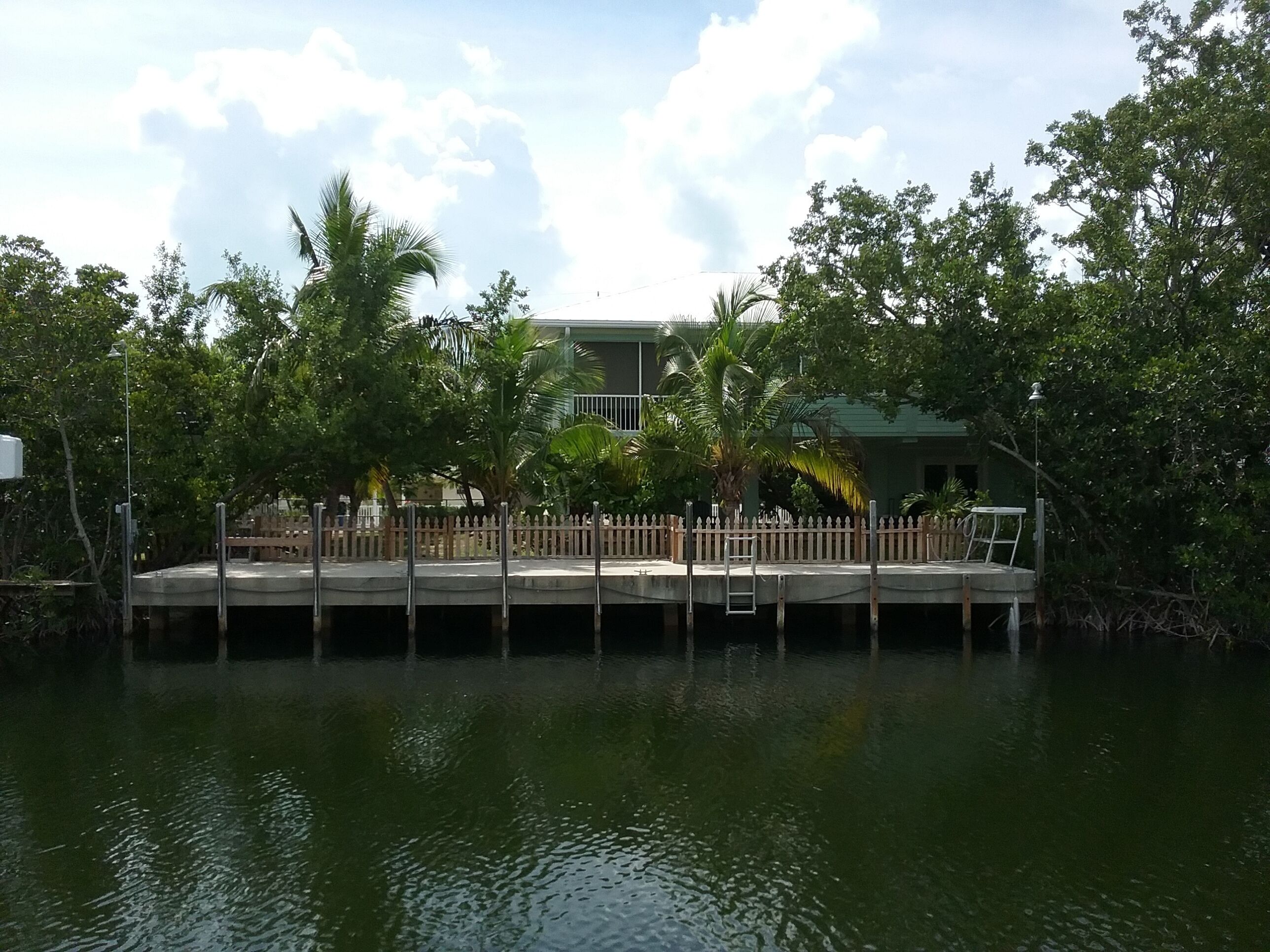 Private 2/2 Canal front home